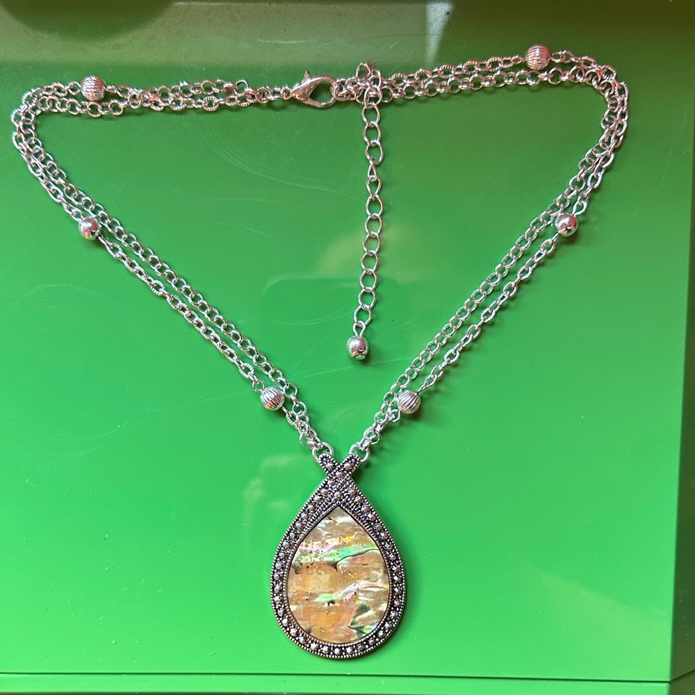 Elegant Silver and Gold Teardrop Pendant Necklace